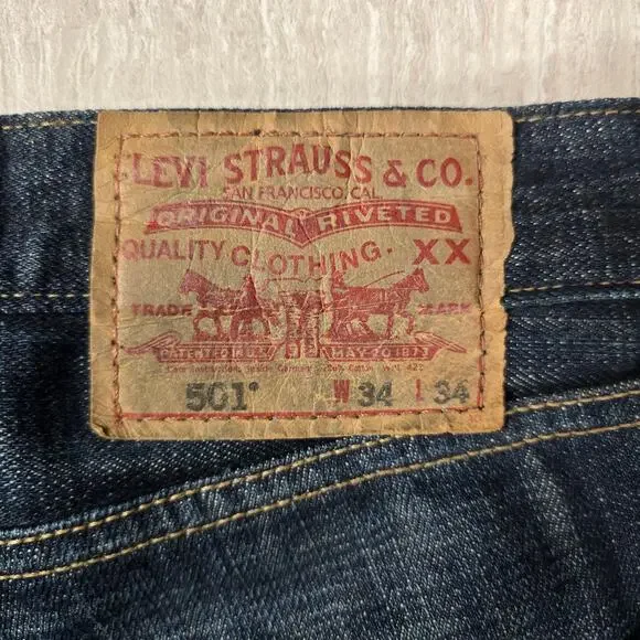 Levis 501 Button Fly Mens Jeans Classic Originals 34x34 Medium Blue Straight Leg - Picture 11 of 11